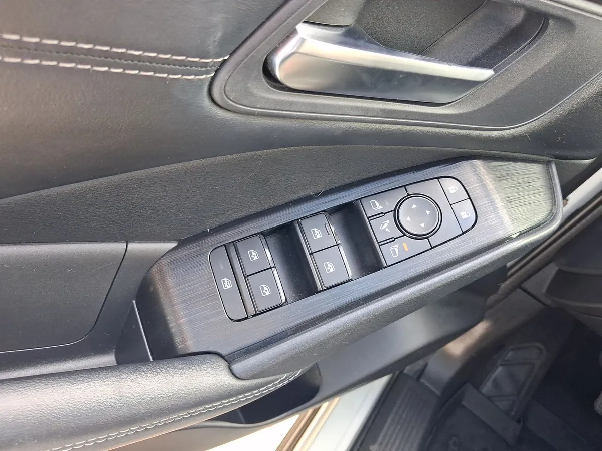 Nissan Qashqai 1.3t Sense 2wd Mt 5p año 2023