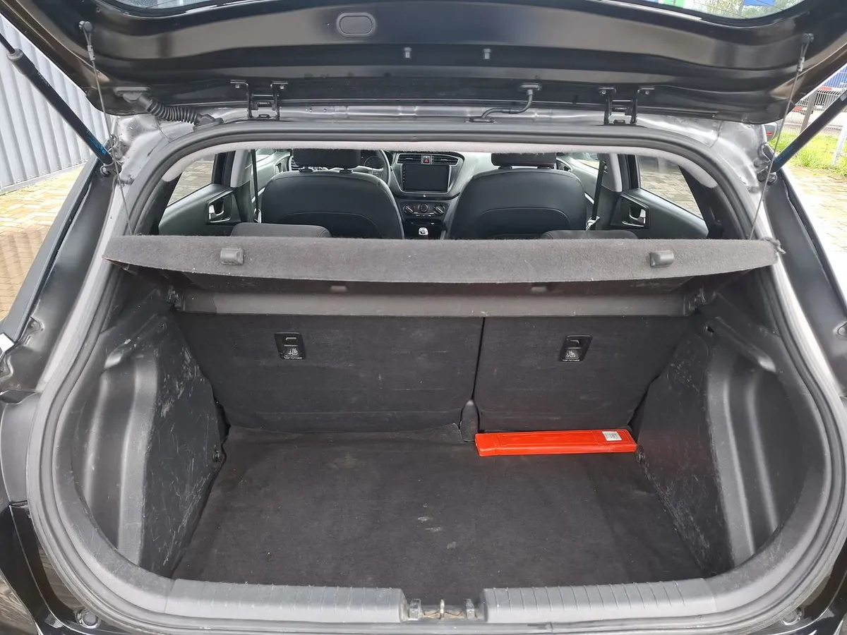 Hyundai I20 1.4 Gl Active 4x2 Hb Mt 5p año 2021