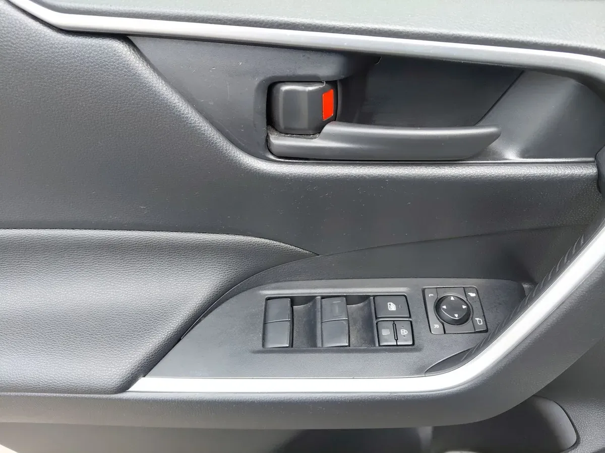 Toyota Rav 4 2.0 Le 4x2 Cvt At 5p año 2022