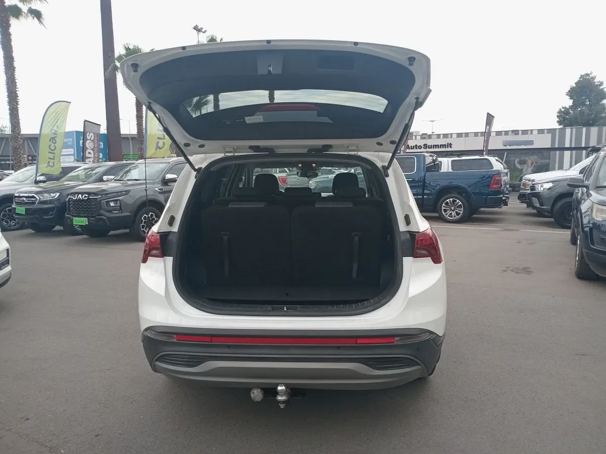 Hyundai Santa Fe 2.5 Plus Fl 2wd At 5p año 2023