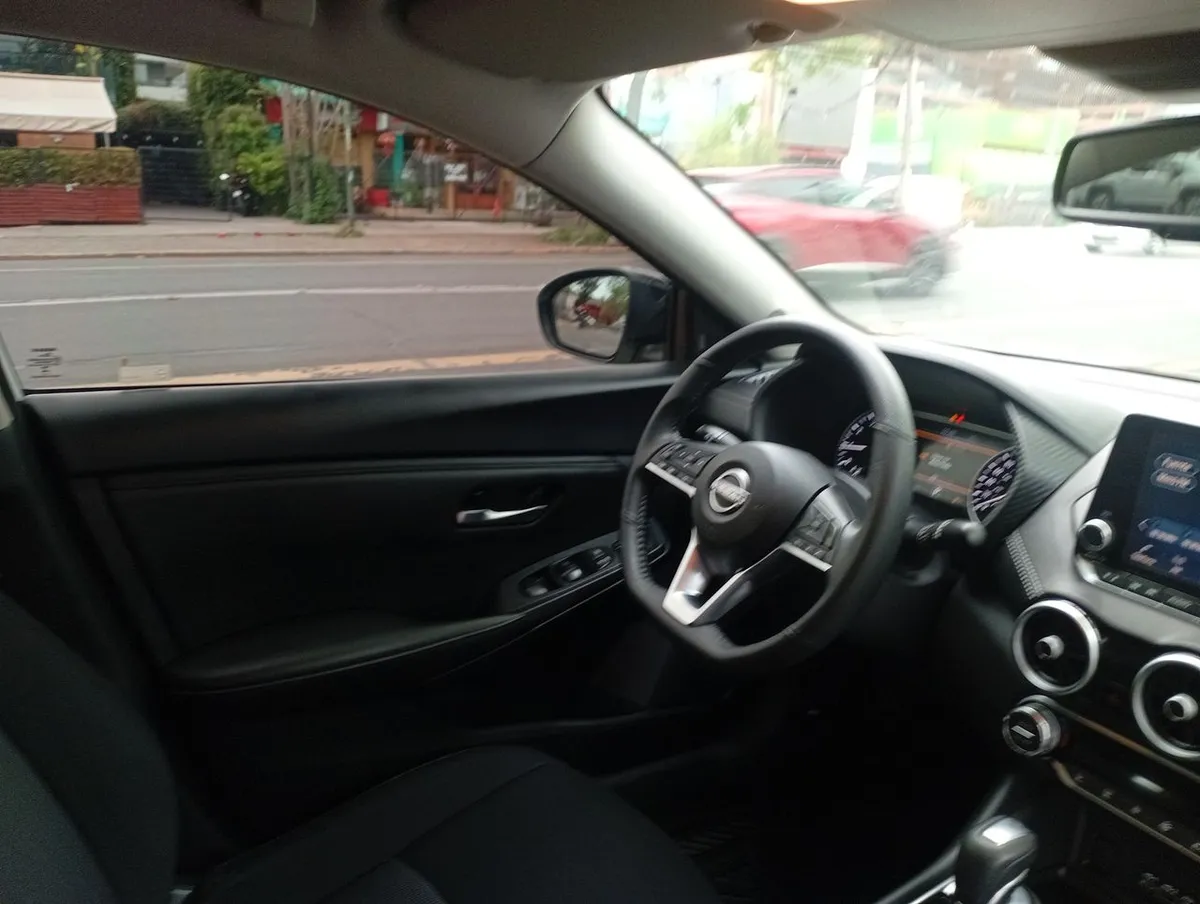 Nissan Sentra 2.0 Advance 4x2 Cvt At 4p año 2025