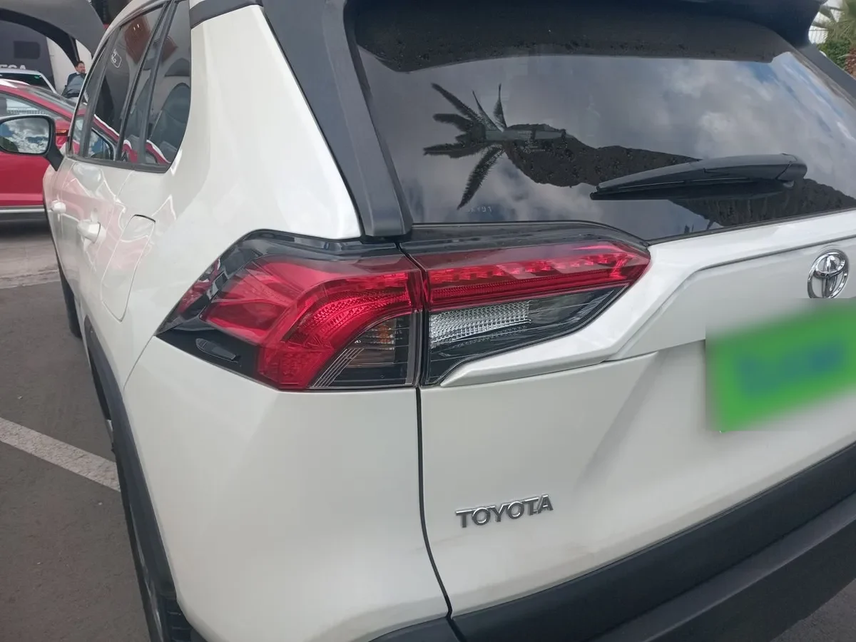 Toyota Rav 4 2.0 Xle 4x2 Cvt At 5p año 2020
