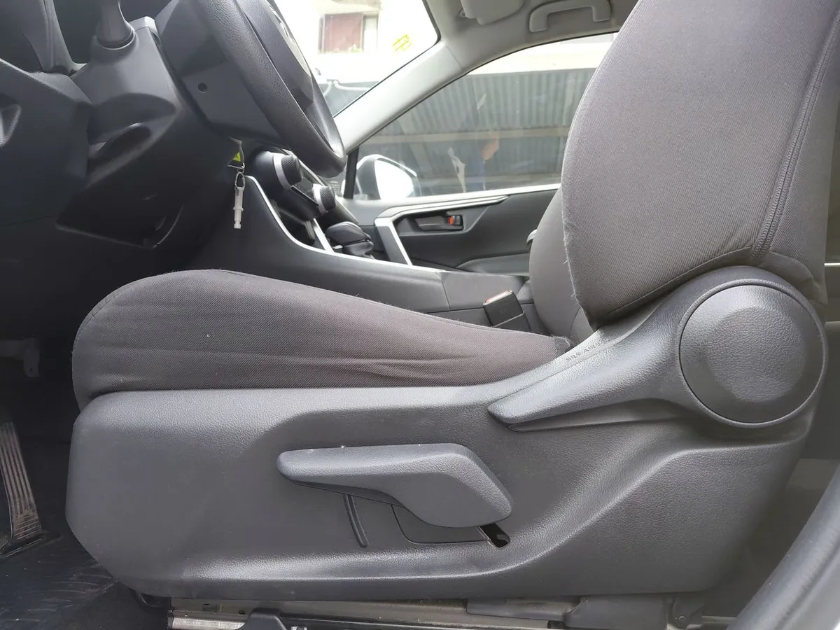 Toyota Rav 4 2.0 Le 4x2 Cvt At 5p año 2022