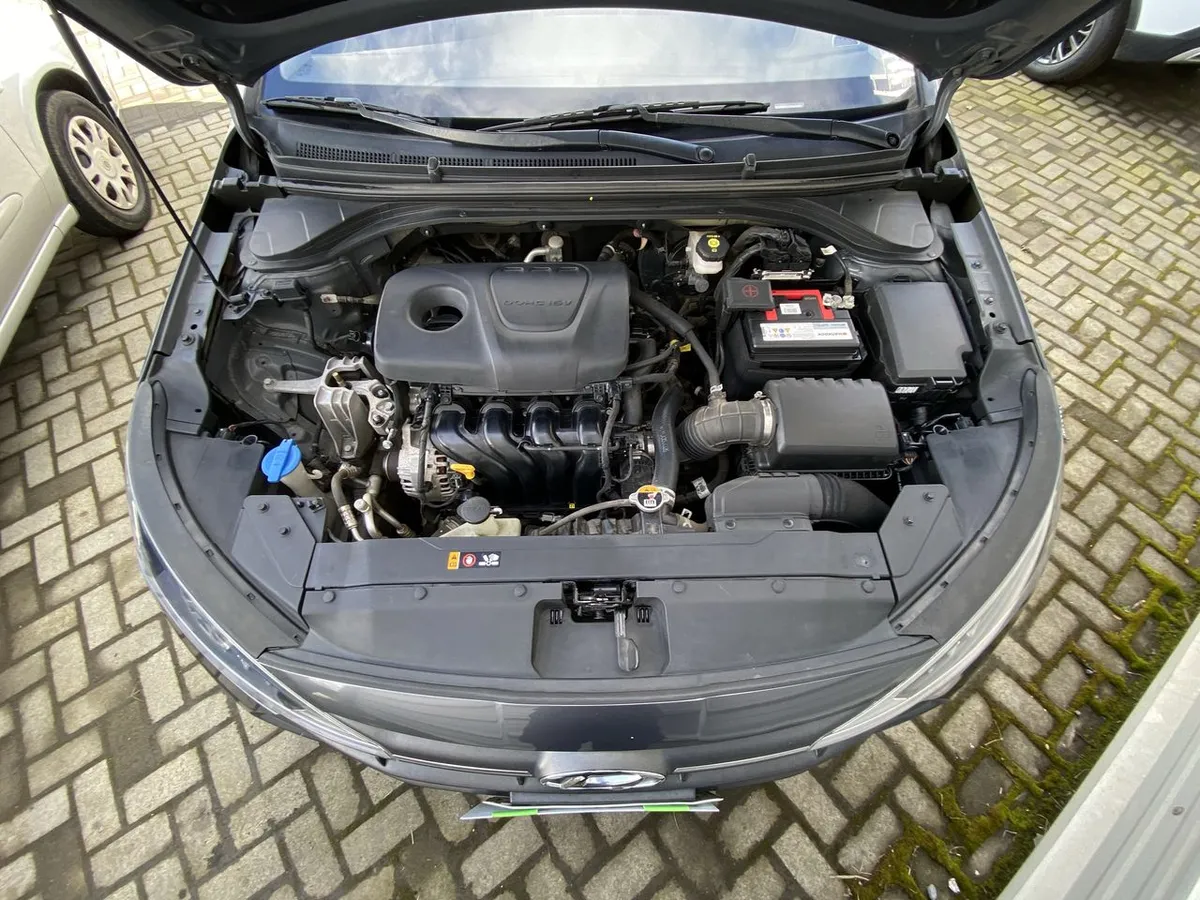 Hyundai Elantra 1.6 Value Fl 4x2 Mt 4p año 2021