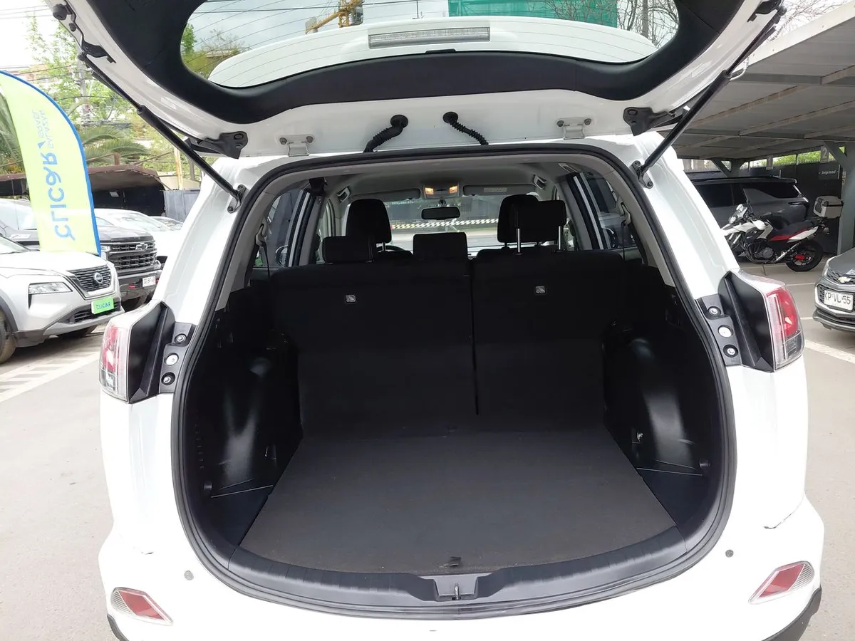 Toyota Rav 4 2.0 Adventure 4x2 Super Lujo At 5p año 2019