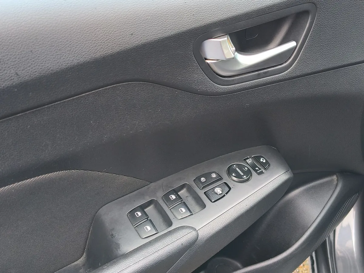 Hyundai Accent 1.4 Hci Value 4x2 Mt 4p año 2021