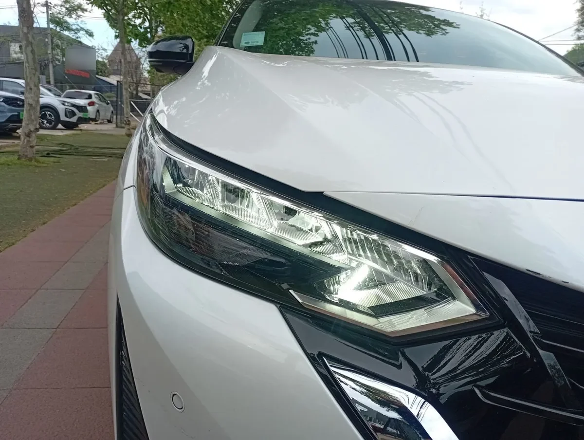 Nissan Sentra 2.0 Advance 4x2 Cvt At 4p año 2025
