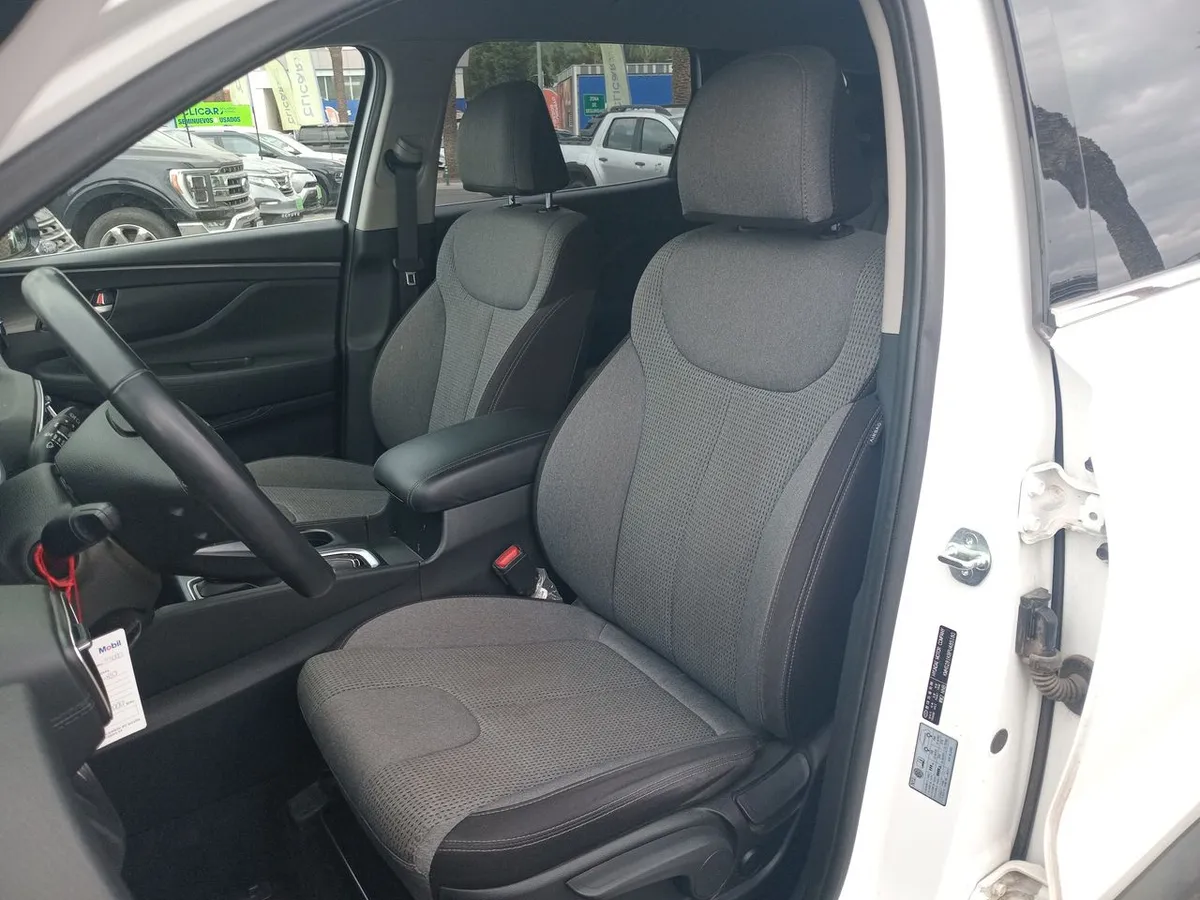 Hyundai Santa Fe 2.5 Plus Fl 2wd At 5p año 2023