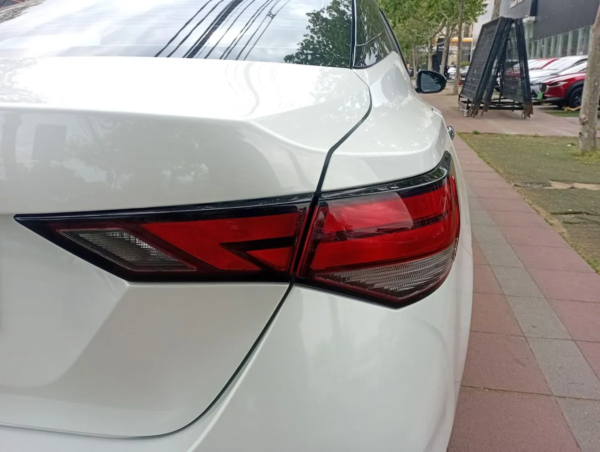 Nissan Sentra 2.0 Advance 4x2 Cvt At 4p año 2025
