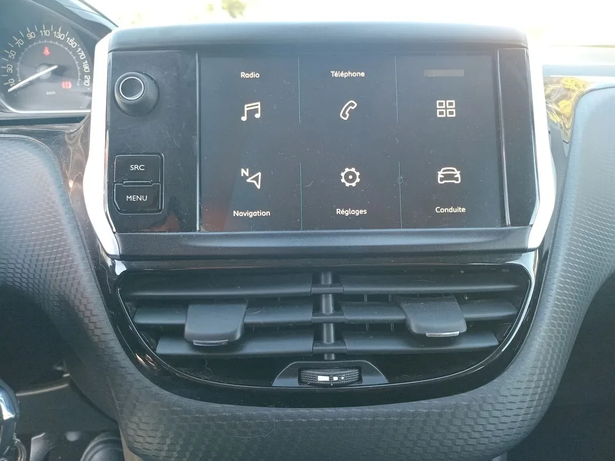 Peugeot 208 1.2 Signature Puretech 4x2 82 Mt5 5p año 2020