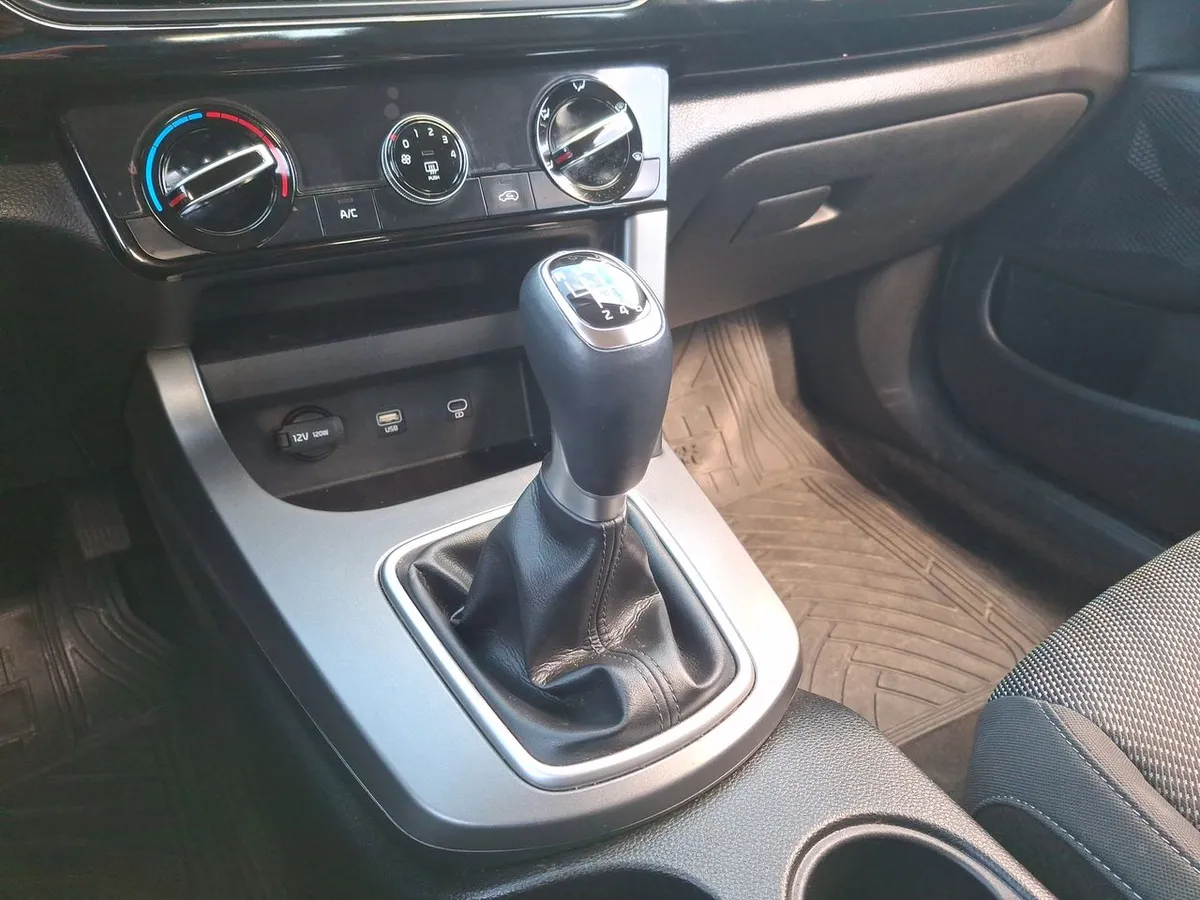 Kia Seltos 1.5 Ex 4x2 6mt 5p año 2025