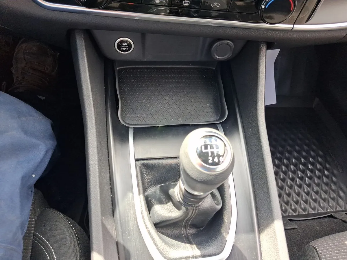Nissan Qashqai 1.3t Sense 2wd Mt 5p año 2023