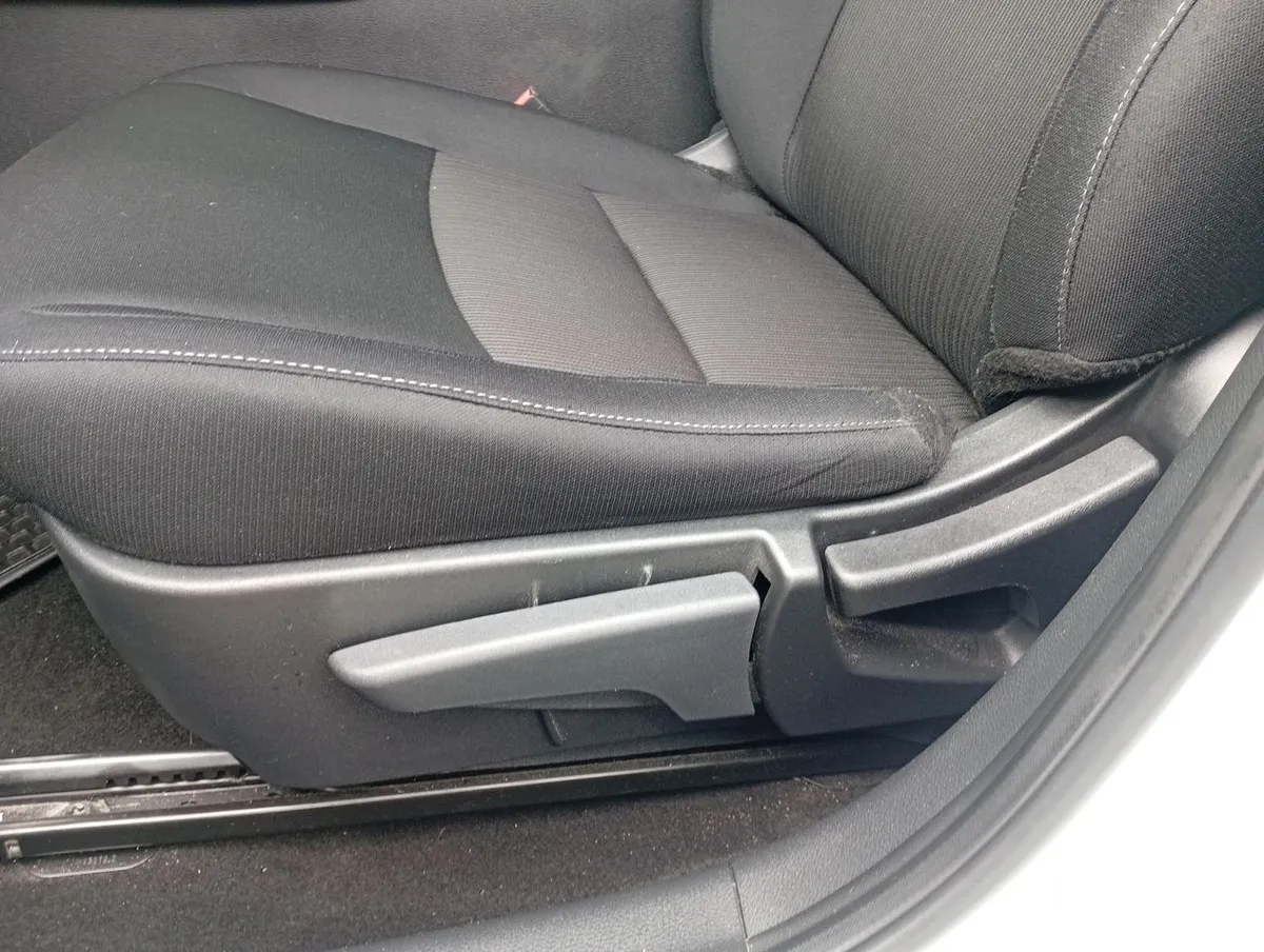 Nissan Sentra 2.0 Advance 4x2 Cvt At 4p año 2025