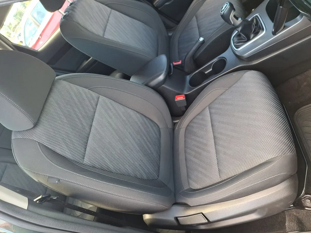 Kia Seltos 1.5 Ex 4x2 6mt 5p año 2025