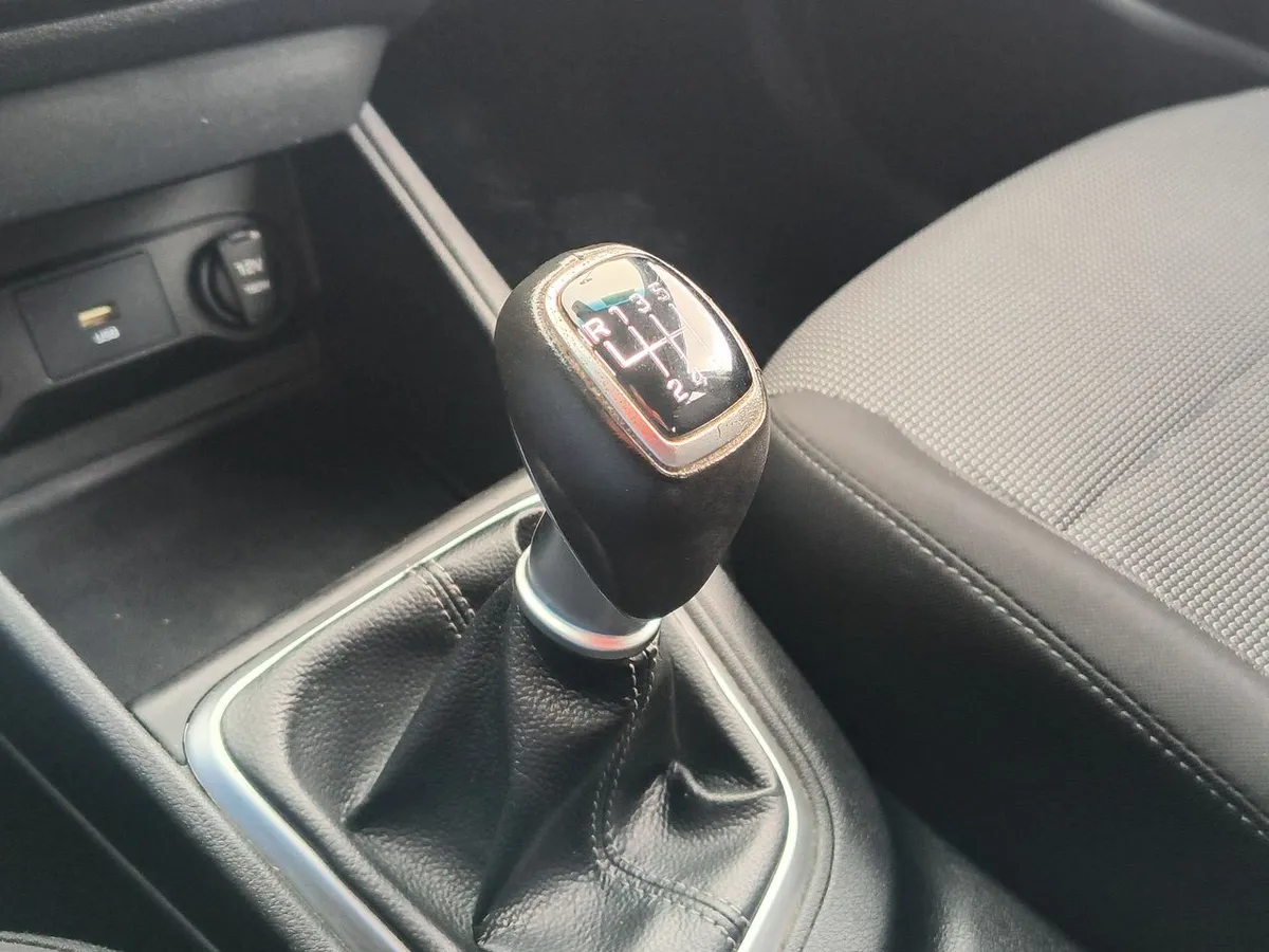 Hyundai Accent 1.4 Hci Value 4x2 Mt 4p año 2021