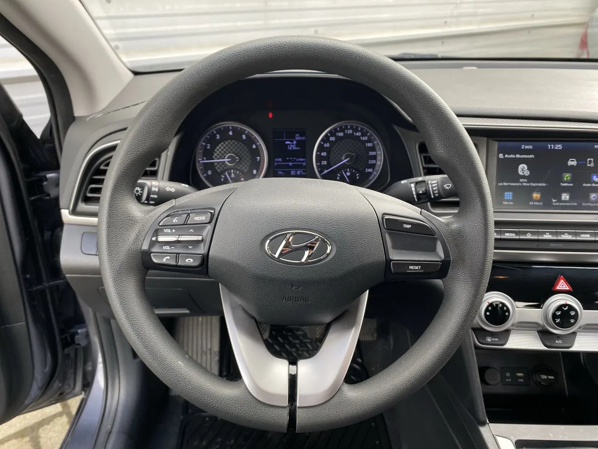 Hyundai Elantra 1.6 Value Fl 4x2 Mt 4p año 2021
