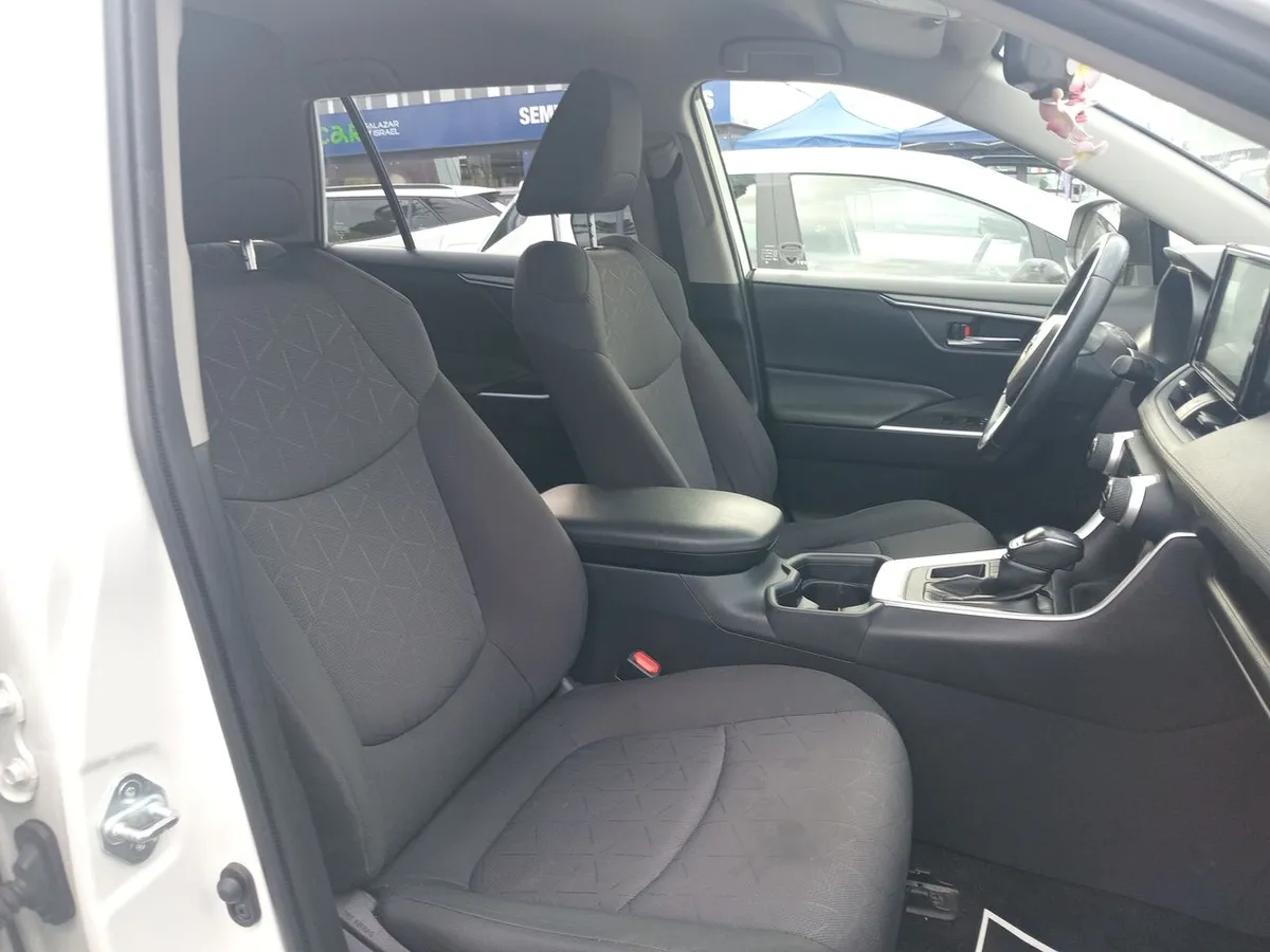 Toyota Rav 4 2.0 Xle 4x2 Cvt At 5p año 2020