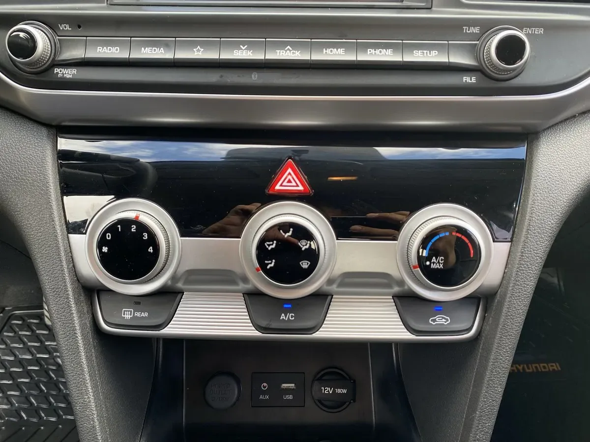 Hyundai Elantra 1.6 Value Fl 4x2 Mt 4p año 2021