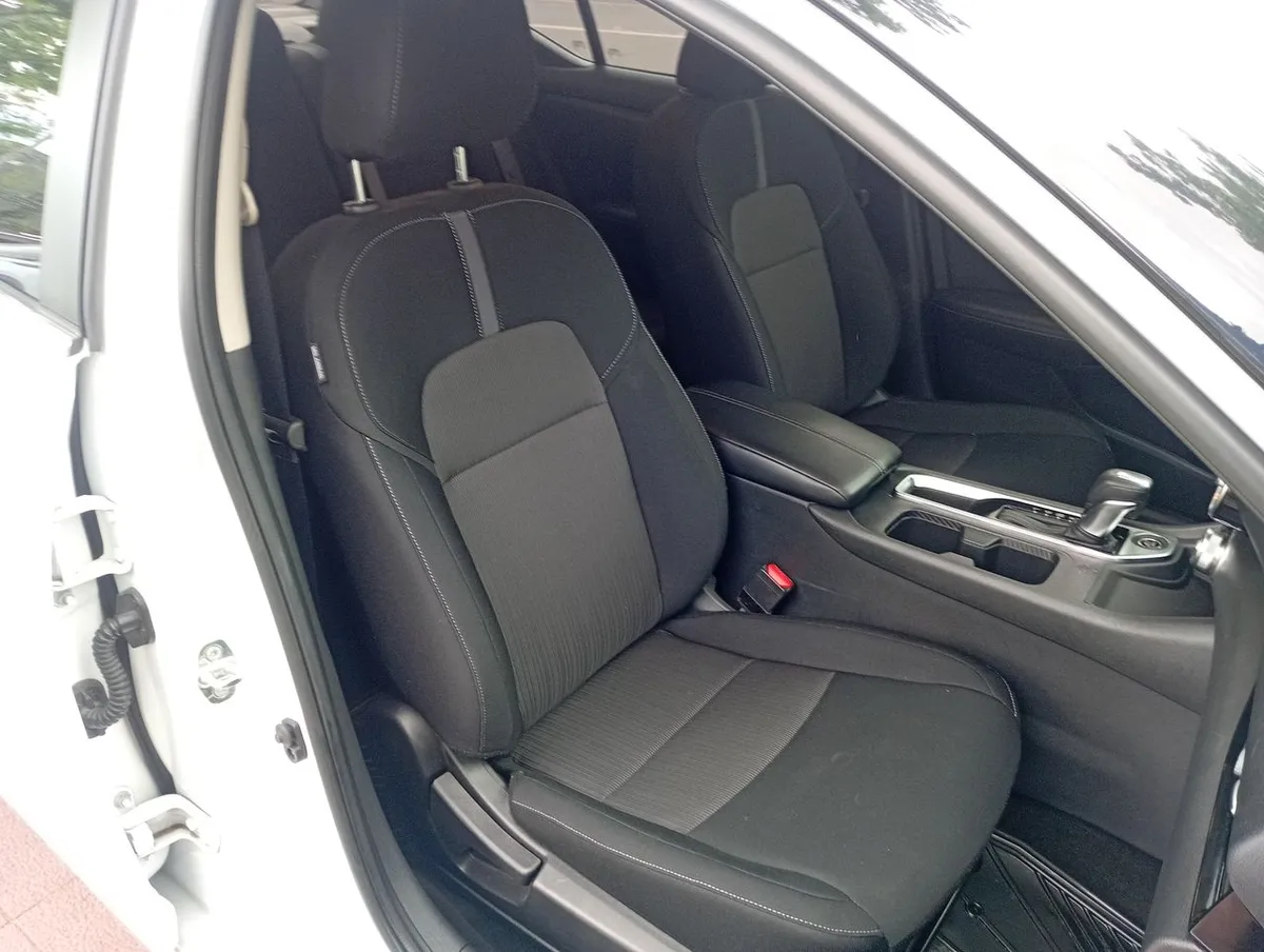 Nissan Sentra 2.0 Advance 4x2 Cvt At 4p año 2025