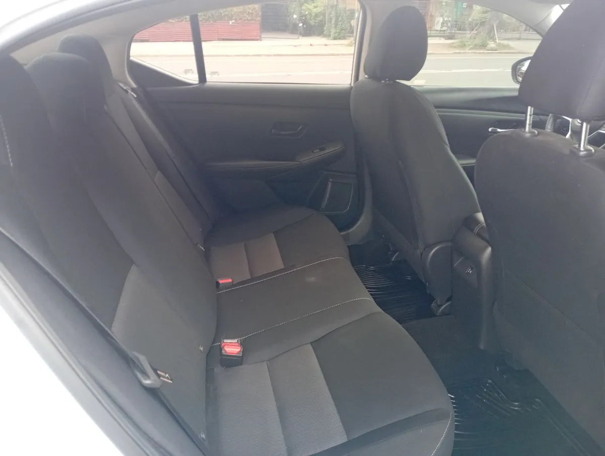 Nissan Sentra 2.0 Advance 4x2 Cvt At 4p año 2025
