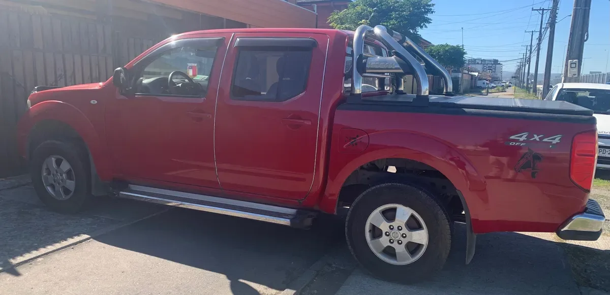 NISSAN NAVARA 2.5 Se Lsd Mt 4x4 Diesel año 2014