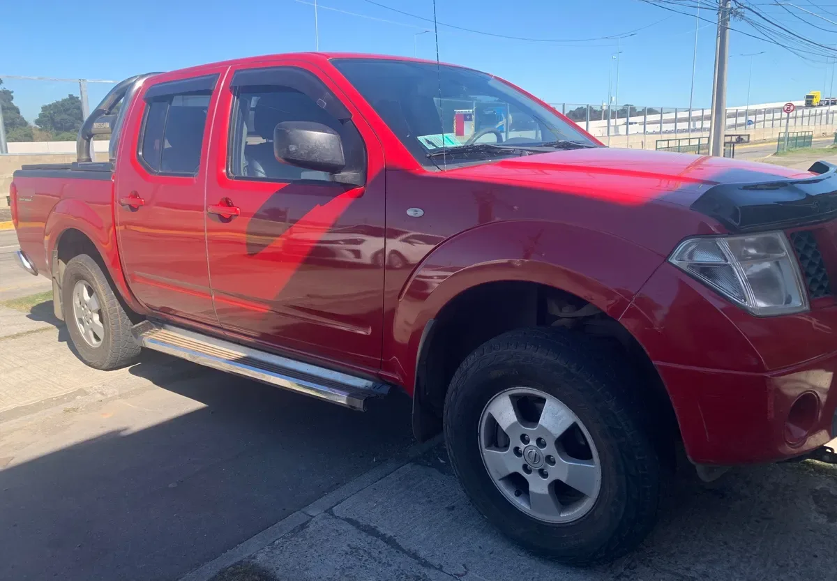 NISSAN NAVARA 2.5 Se Lsd Mt 4x4 Diesel año 2014