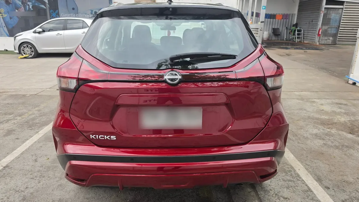 NISSAN KICKS 1.6 Exclusive At año 2024
