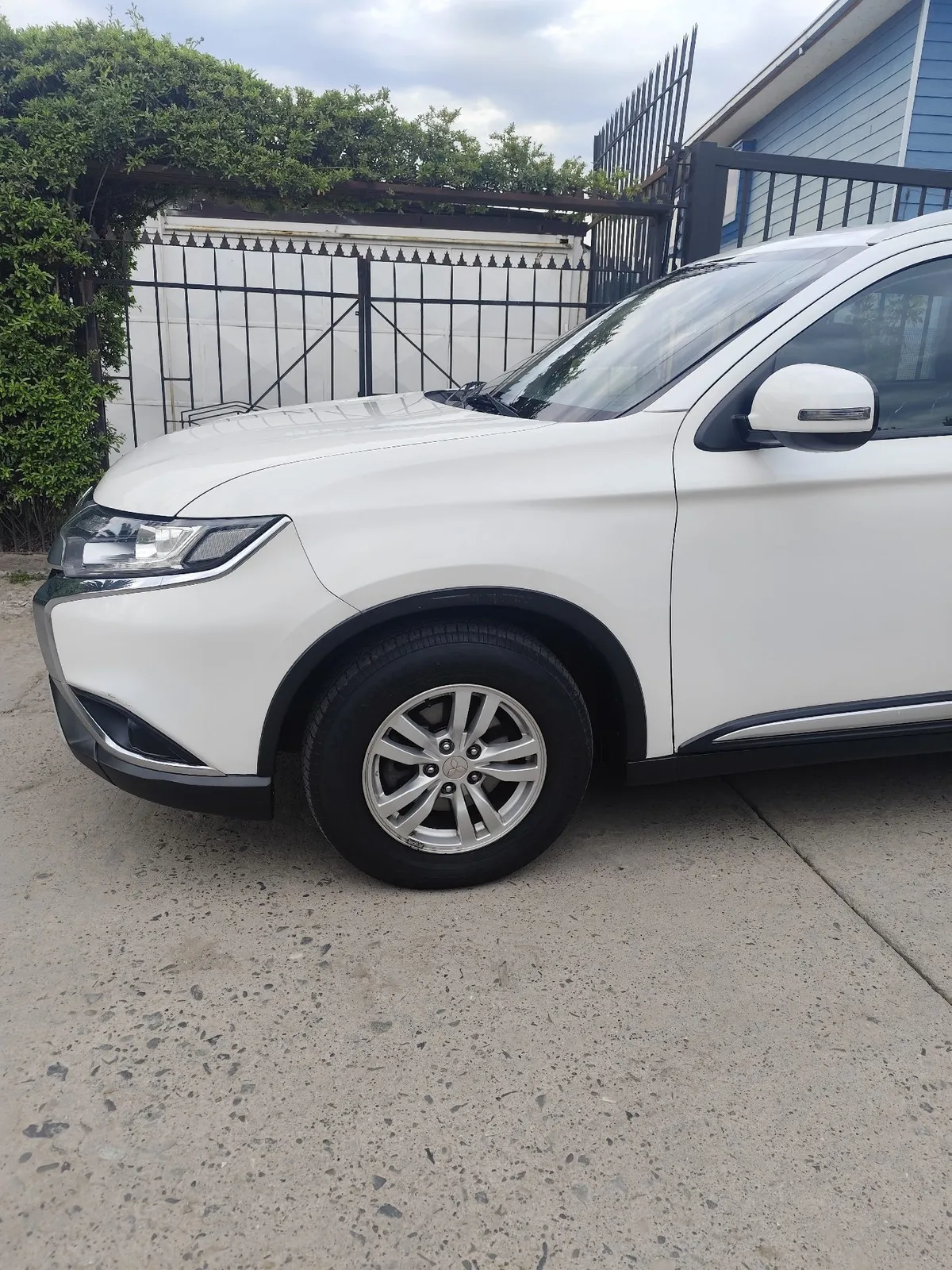 MITSUBISHI OUTLANDER 2.0 Mt 4x2 año 2022