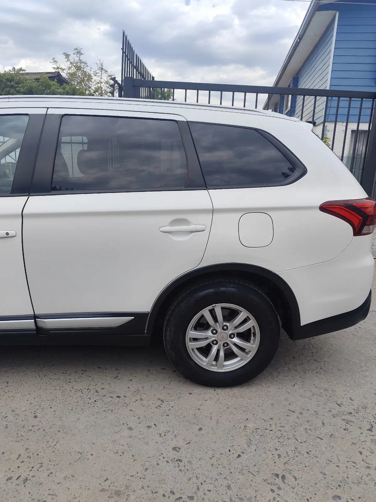 MITSUBISHI OUTLANDER 2.0 Mt 4x2 año 2022