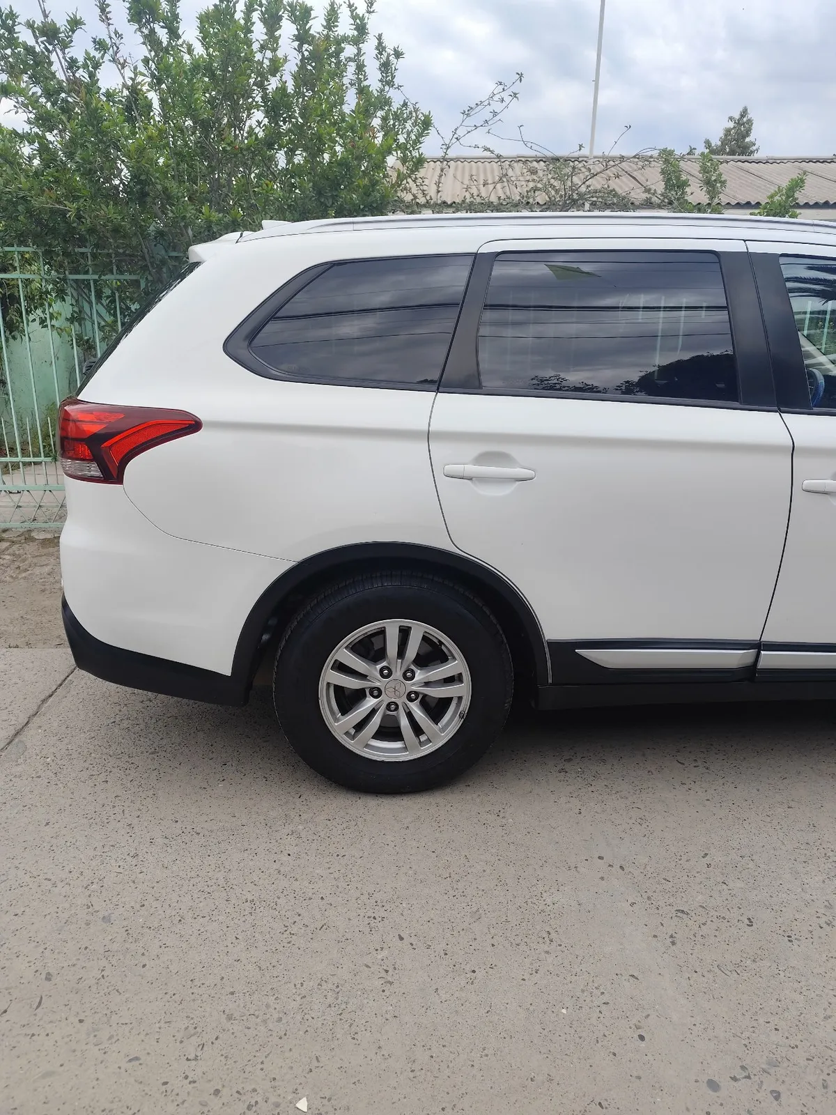 MITSUBISHI OUTLANDER 2.0 Mt 4x2 año 2022