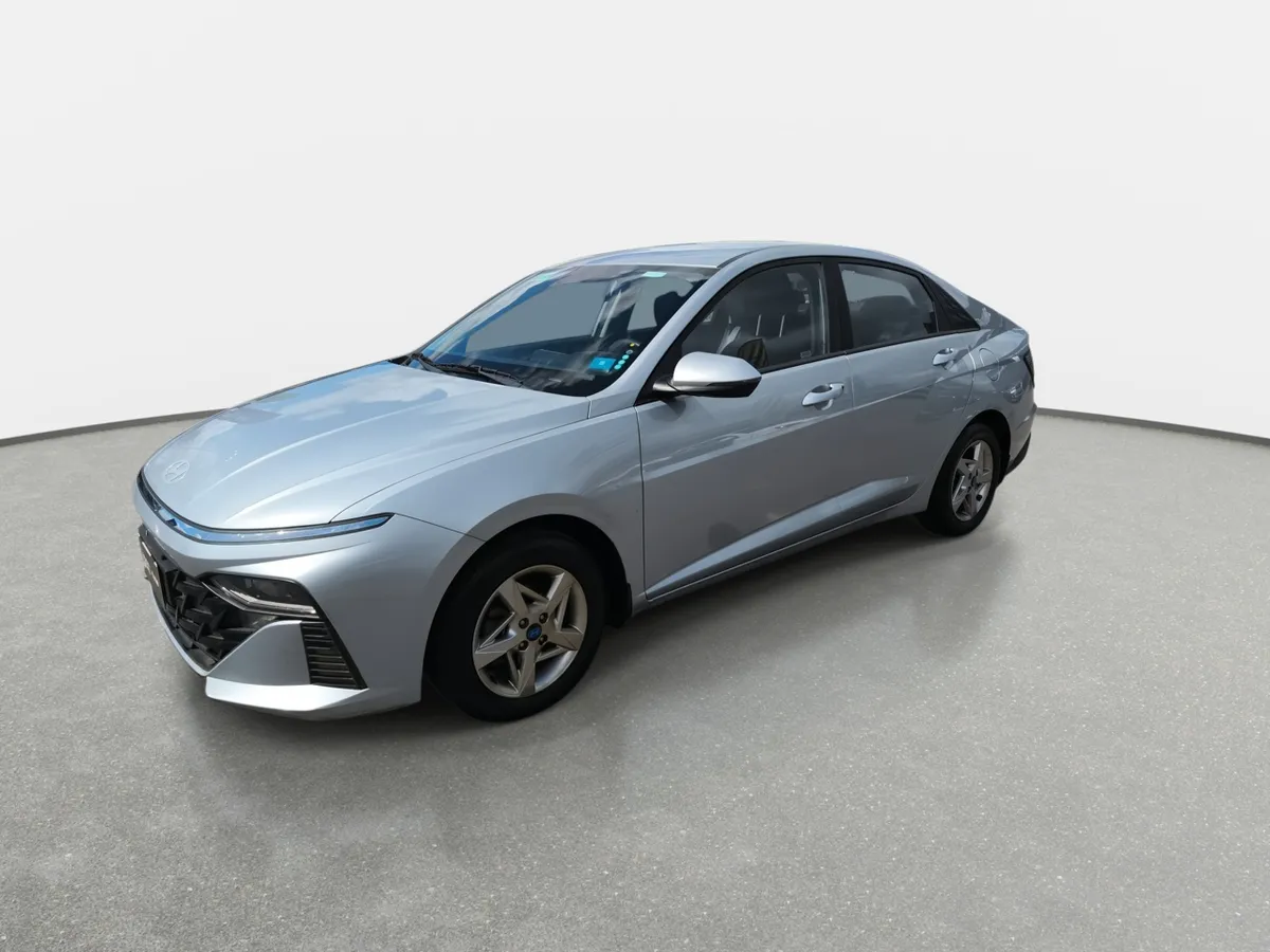 Hyundai Accent 1.5 Plus 4x2 Mt 4p año 2024