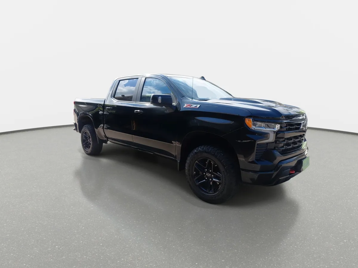 Chevrolet Silverado 5.3 Lt Trail Boss Z71 4x4 At 4p año 2023
