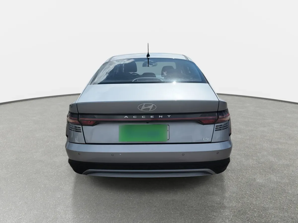 Hyundai Accent 1.5 Plus 4x2 Mt 4p año 2024