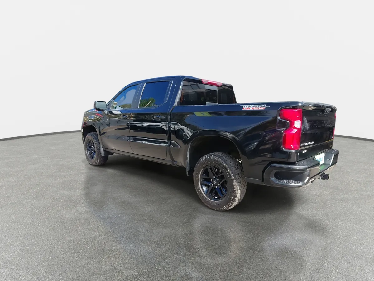 Chevrolet Silverado 5.3 Lt Trail Boss Z71 4x4 At 4p año 2023
