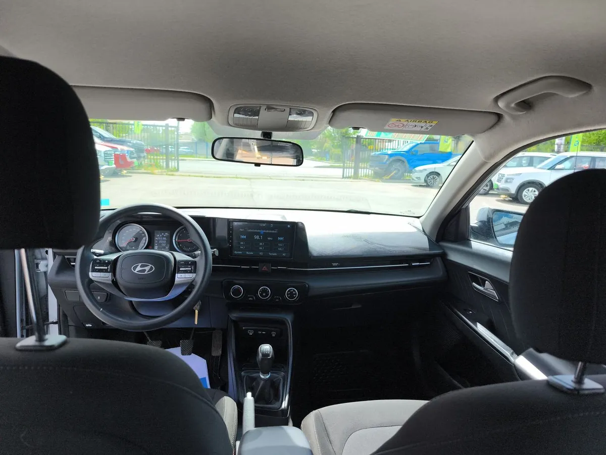 Hyundai Accent 1.5 Plus 4x2 Mt 4p año 2024