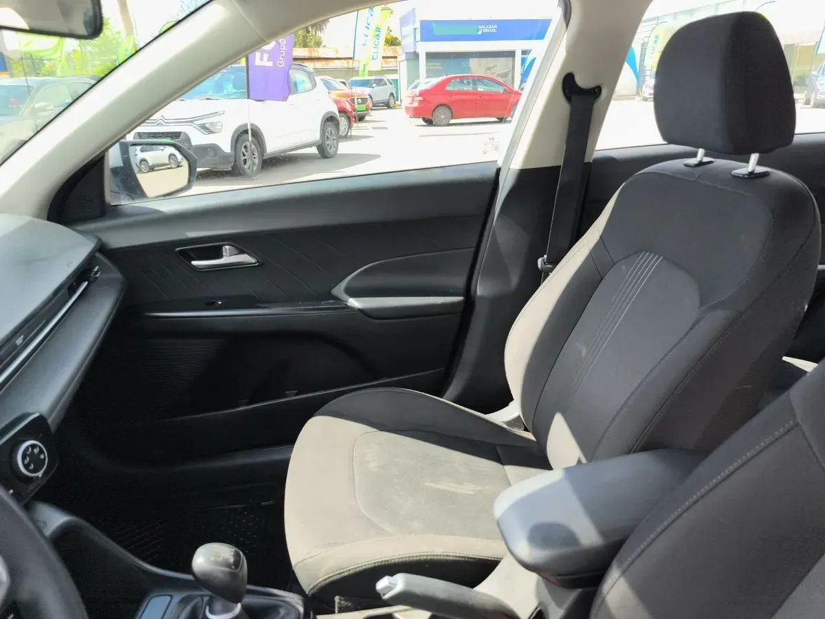 Hyundai Accent 1.5 Plus 4x2 Mt 4p año 2024