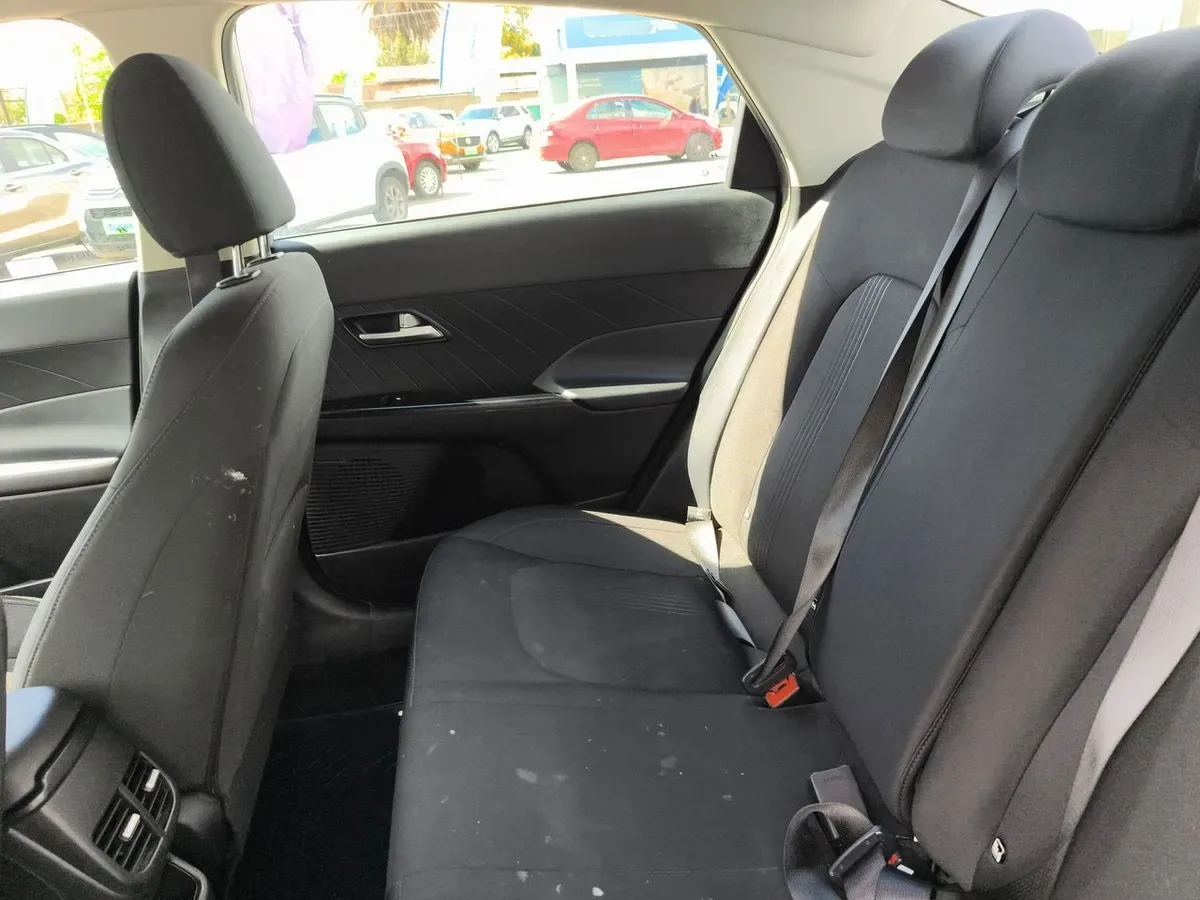 Hyundai Accent 1.5 Plus 4x2 Mt 4p año 2024