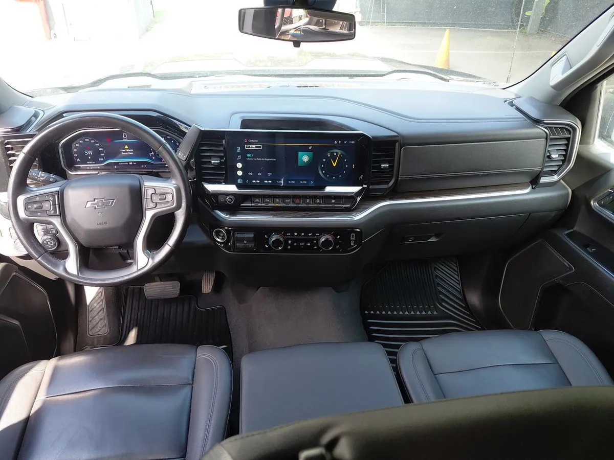 Chevrolet Silverado 5.3 Lt Trail Boss Z71 4x4 At 4p año 2023