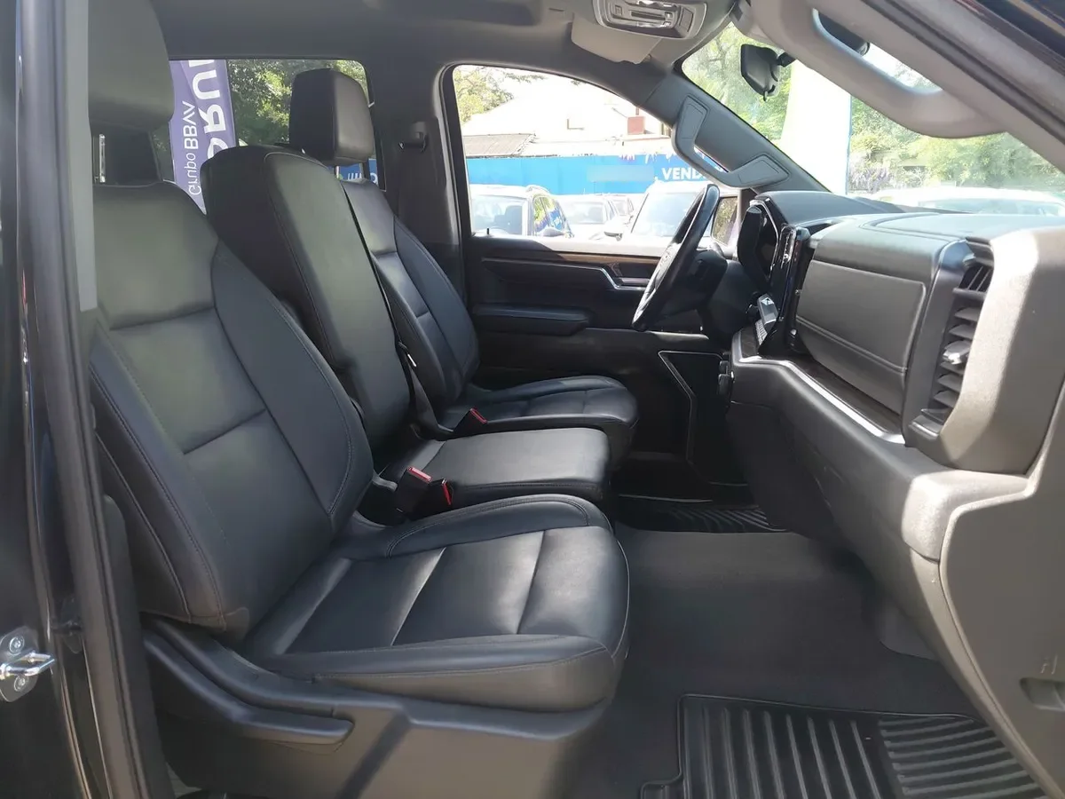 Chevrolet Silverado 5.3 Lt Trail Boss Z71 4x4 At 4p año 2023