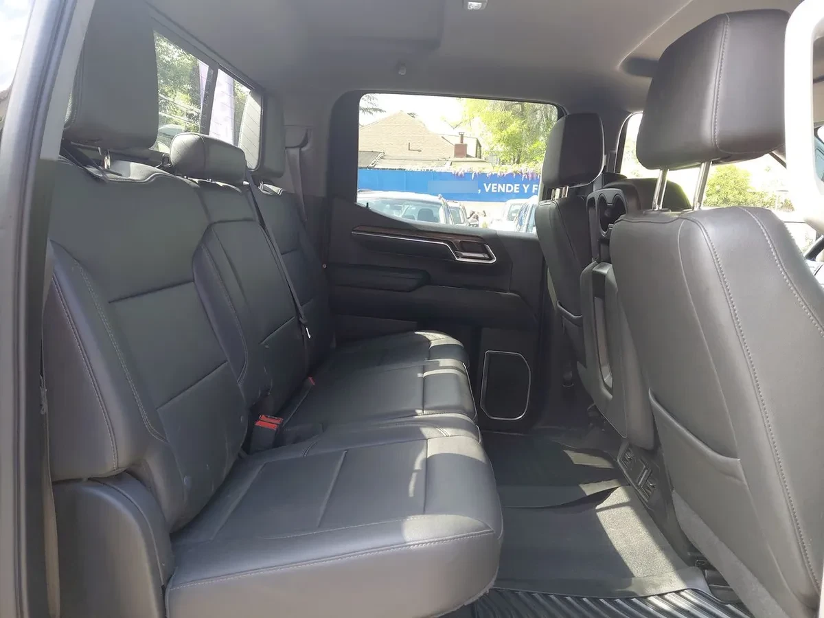 Chevrolet Silverado 5.3 Lt Trail Boss Z71 4x4 At 4p año 2023