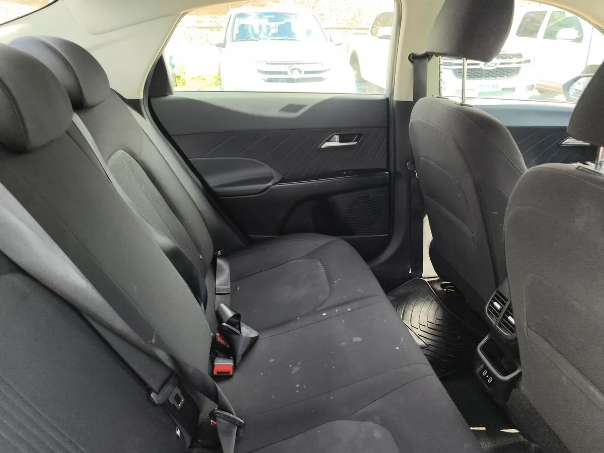 Hyundai Accent 1.5 Plus 4x2 Mt 4p año 2024