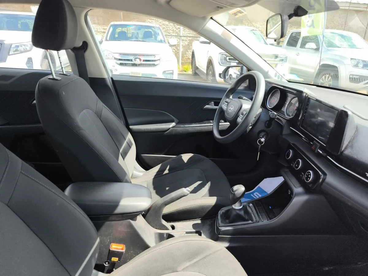 Hyundai Accent 1.5 Plus 4x2 Mt 4p año 2024