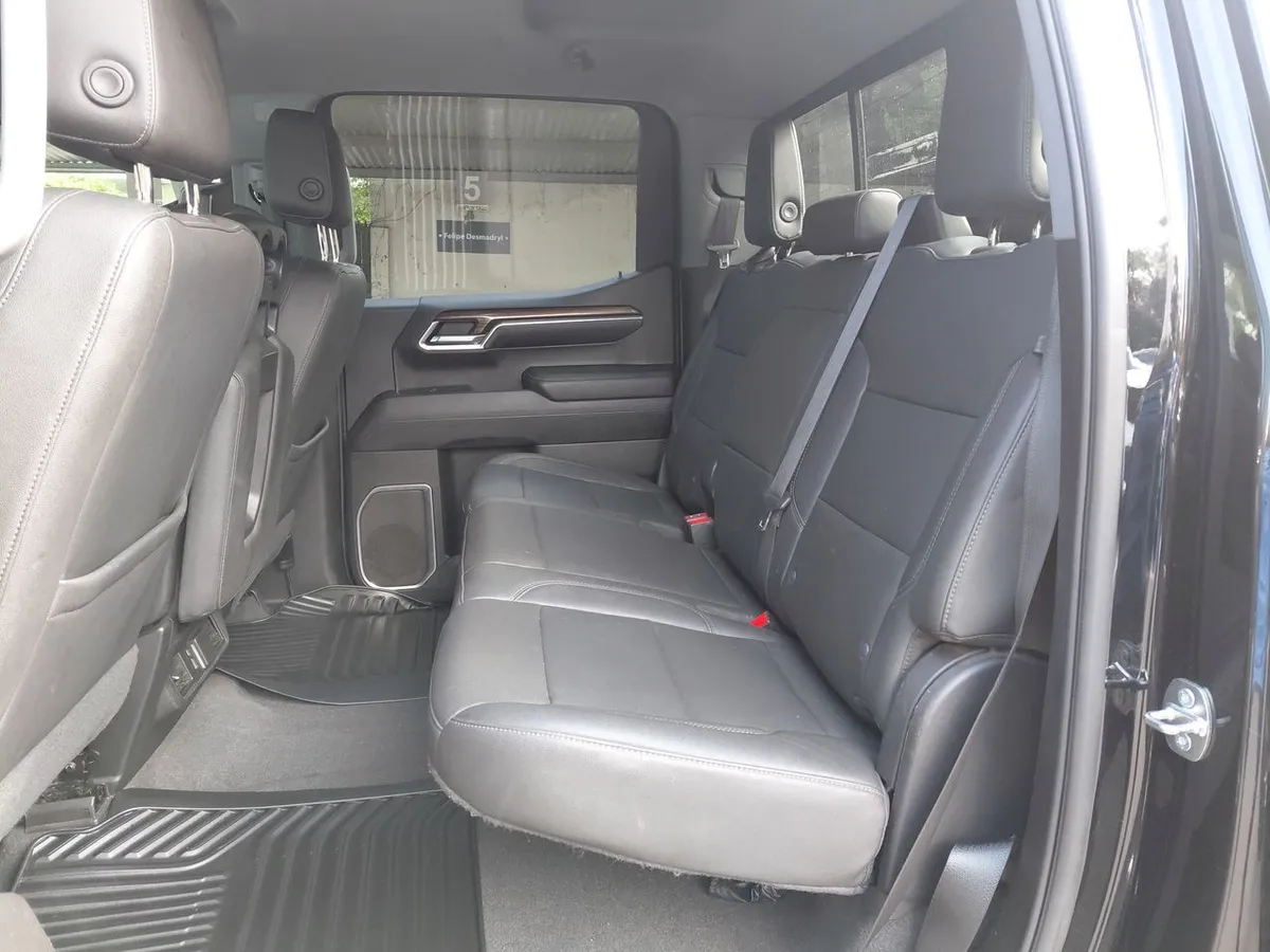 Chevrolet Silverado 5.3 Lt Trail Boss Z71 4x4 At 4p año 2023