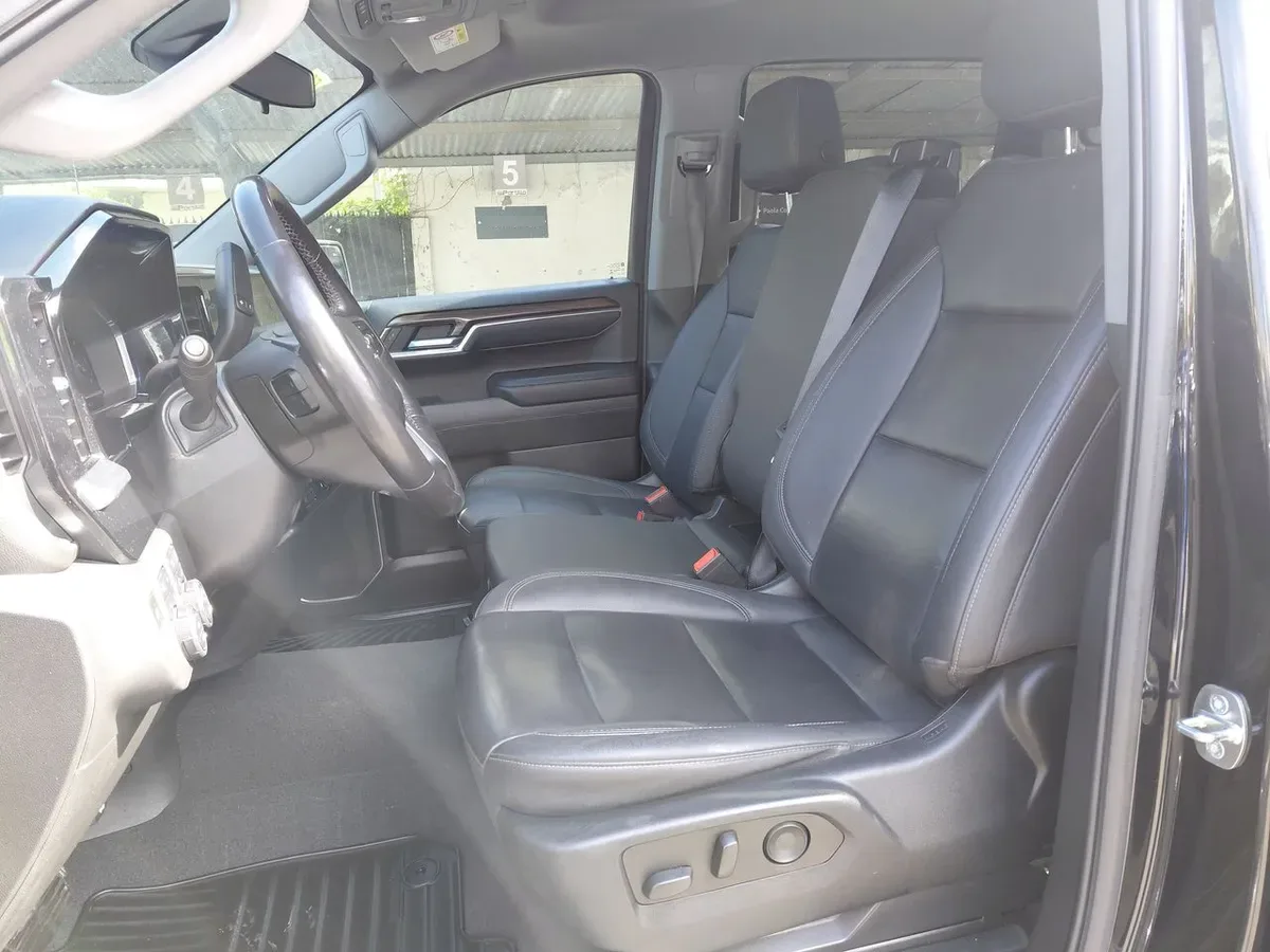 Chevrolet Silverado 5.3 Lt Trail Boss Z71 4x4 At 4p año 2023
