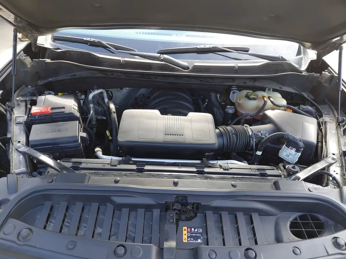 Chevrolet Silverado 5.3 Lt Trail Boss Z71 4x4 At 4p año 2023