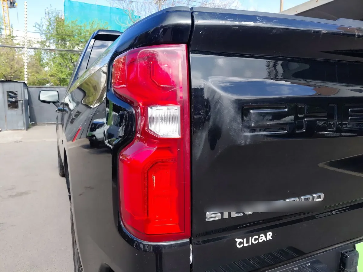Chevrolet Silverado 5.3 Lt Trail Boss Z71 4x4 At 4p año 2023