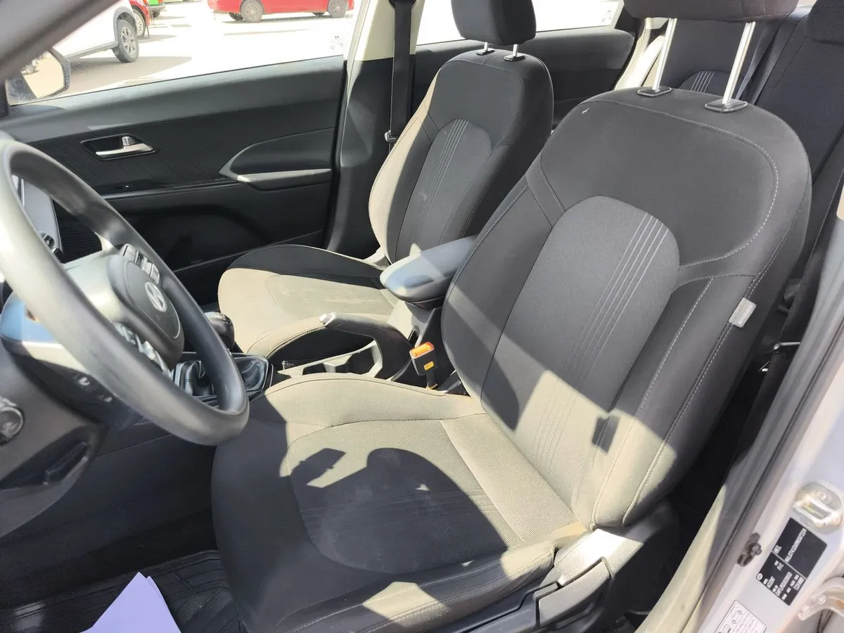 Hyundai Accent 1.5 Plus 4x2 Mt 4p año 2024