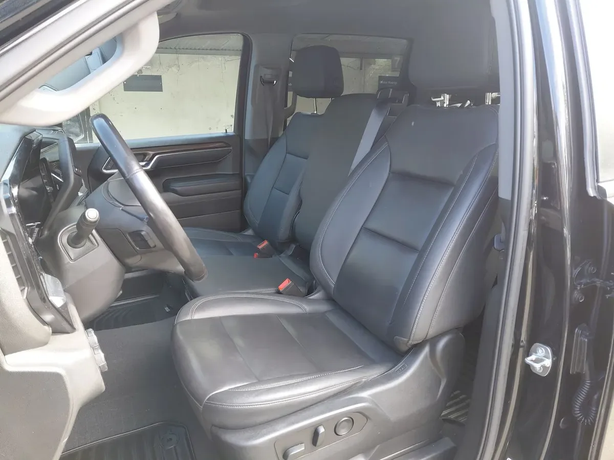 Chevrolet Silverado 5.3 Lt Trail Boss Z71 4x4 At 4p año 2023