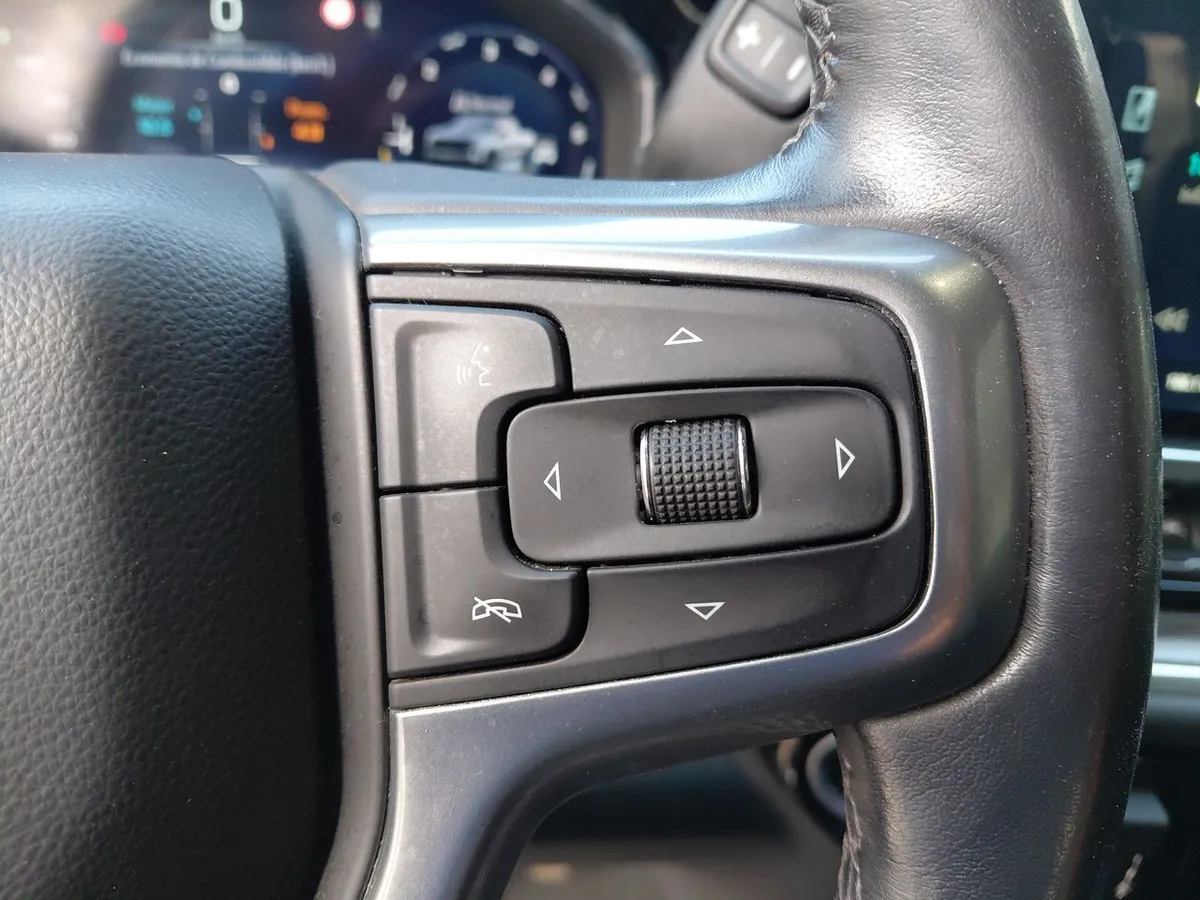 Chevrolet Silverado 5.3 Lt Trail Boss Z71 4x4 At 4p año 2023