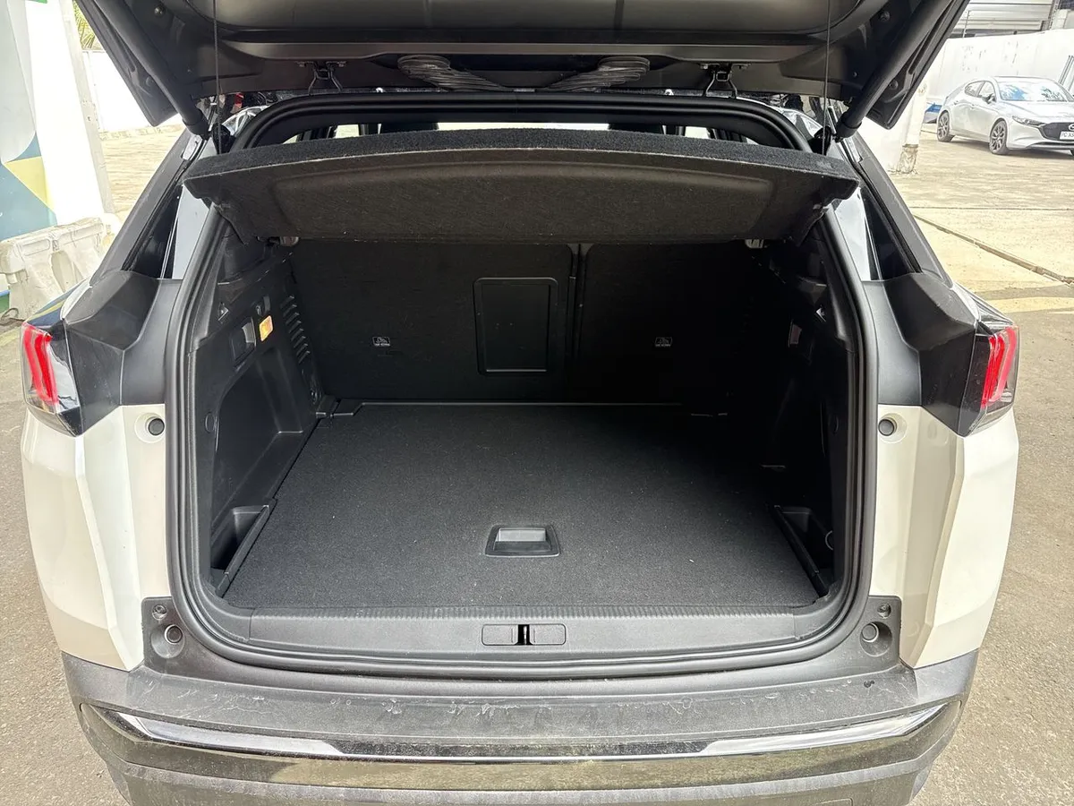 Peugeot 3008 1.6 Gt Black Pack Puretech 180 4x2 Eat8 5p año 2024